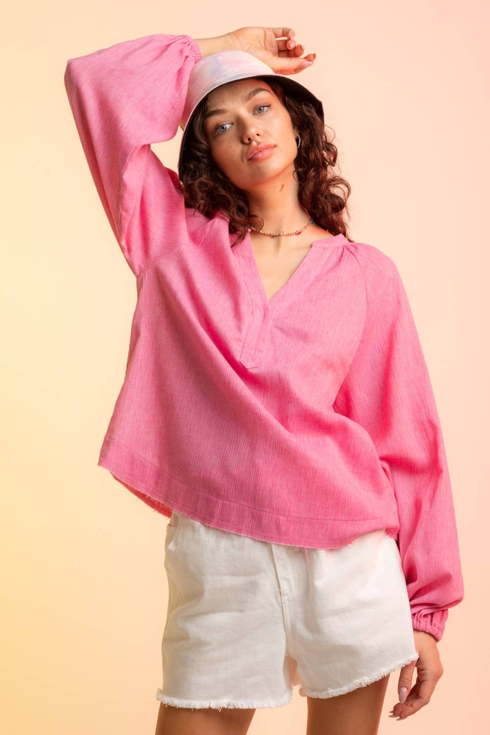 VERY J – Großhandel Bluse – Damen – LT25429-gewebte Mullbluse mit V-Ausschnitt6