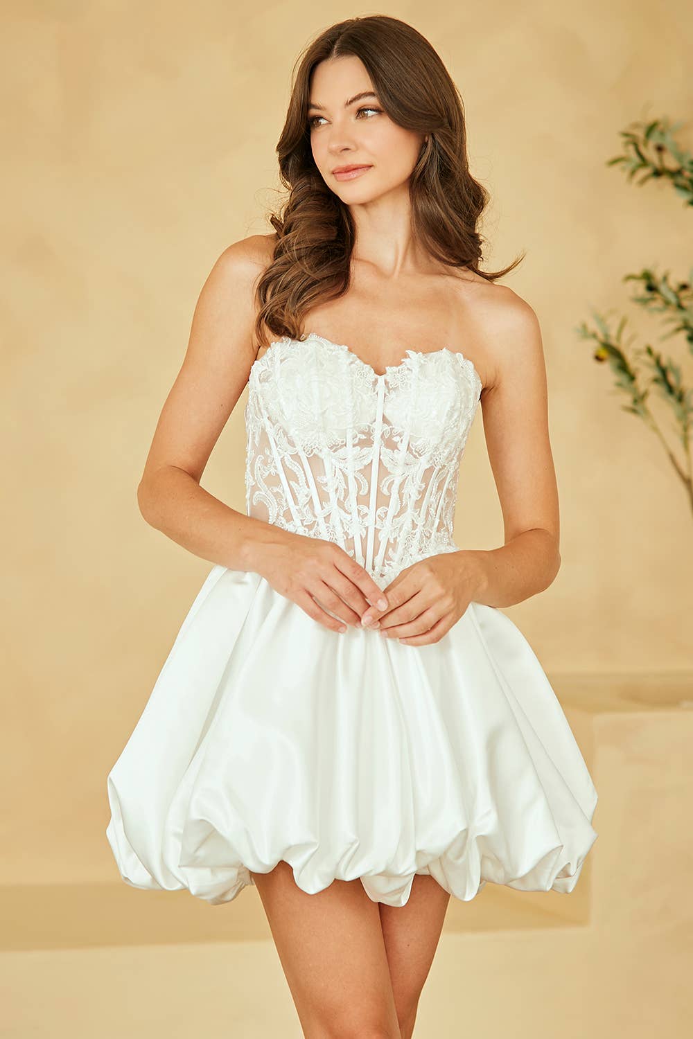 Branco Vestido Curto com Bolhas e Top de Renda Doce para venda a revendedores na Faire1