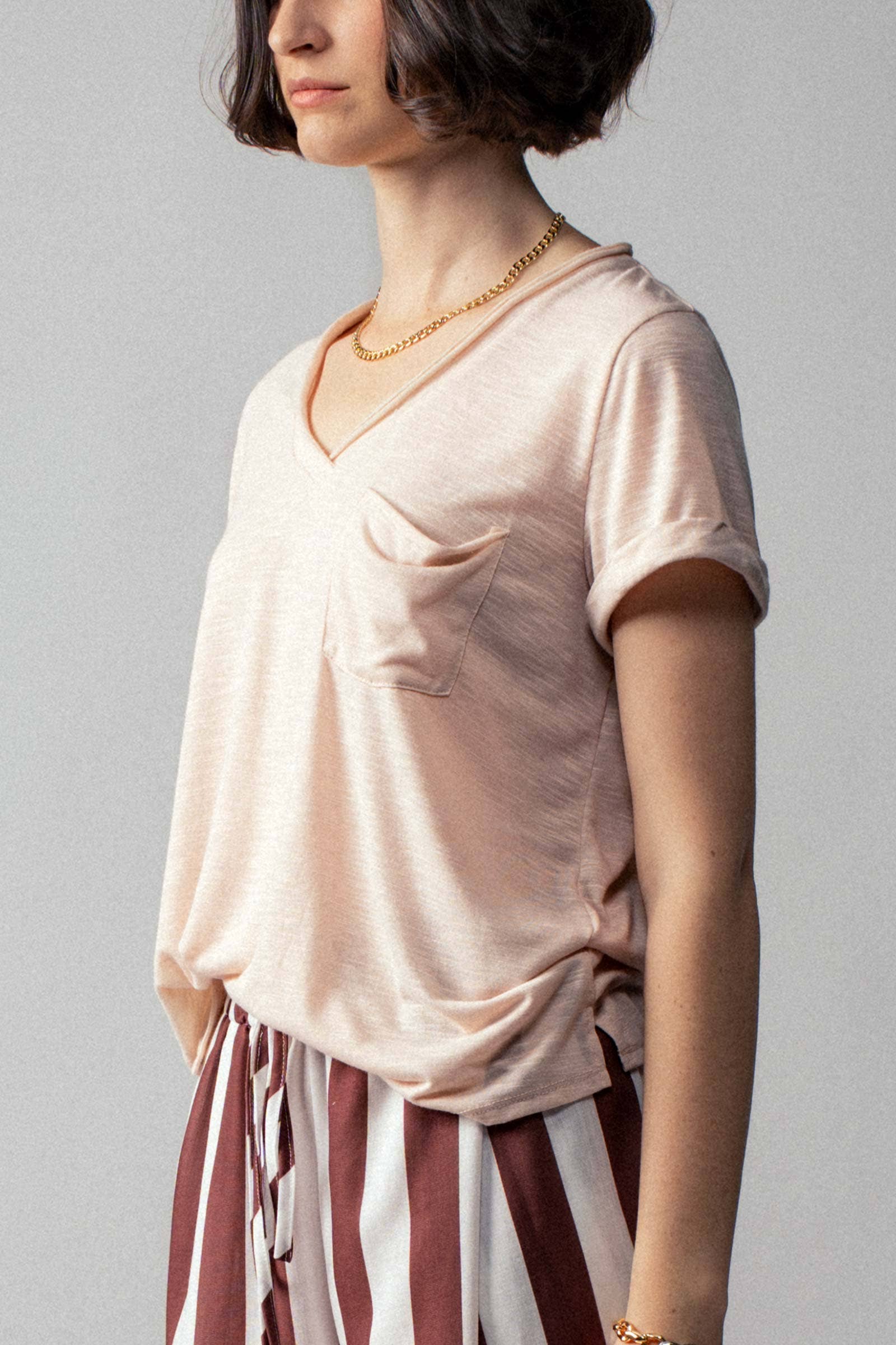 Urban Daizy - Wholesale T-Shirt - Women's - Rolled Sleeve V-Neck Pocket Tee35