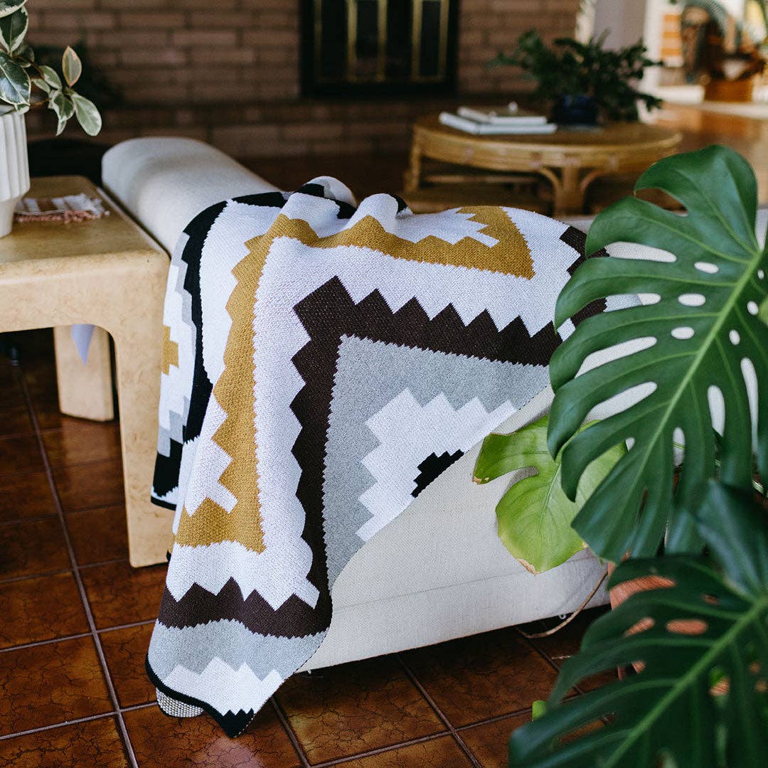 Seek & Swoon – wholesale Throw blanket – Homeland Throw1