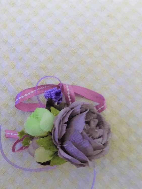 Purple buttonhole for wholesale by LES BOUGIES D'ALEXANDRA