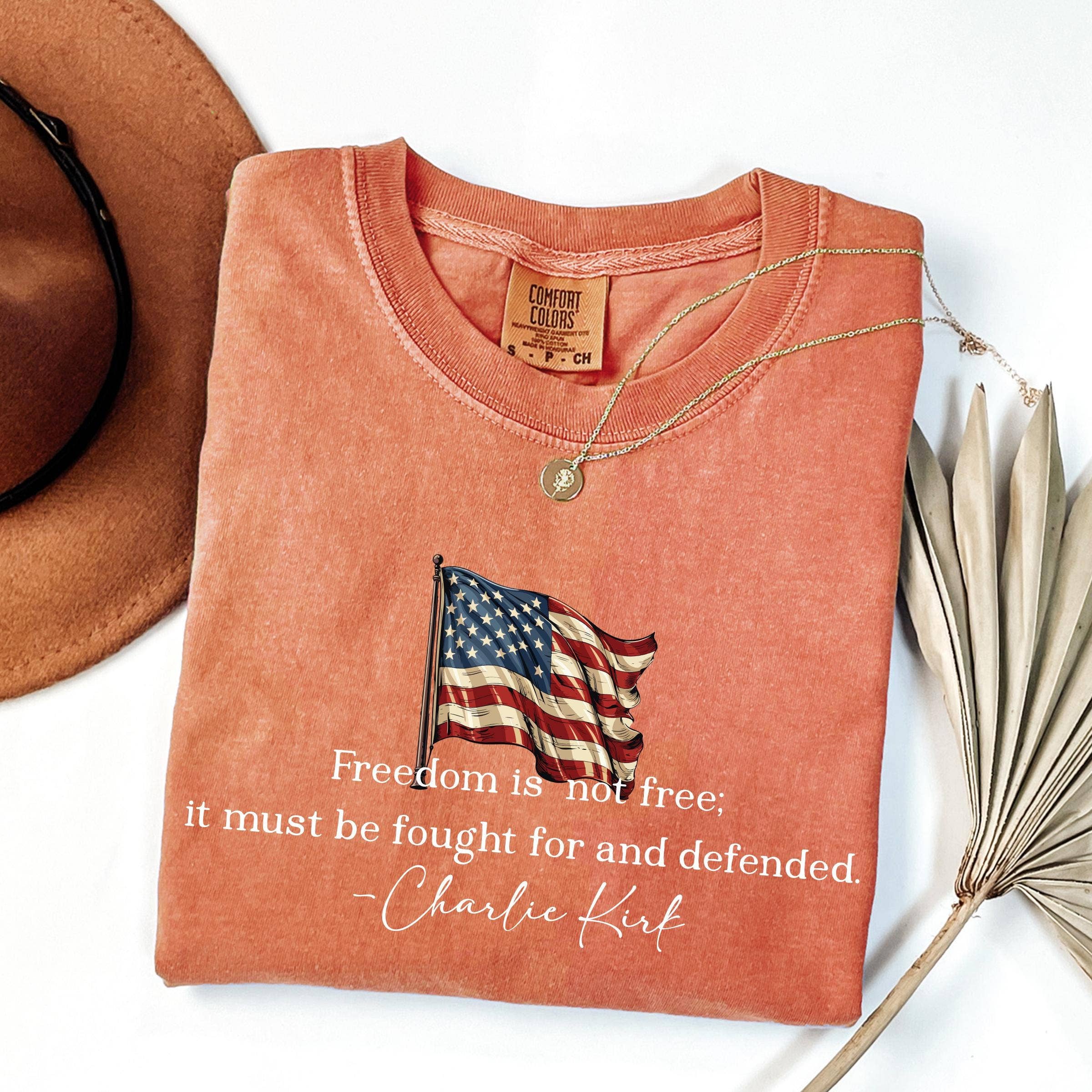 ClevorFit – Großhandel T-Shirt (Grafikdruck) – Unisex – Comfort Colors Charlie Kirk Shirt, Politischer Pullover1