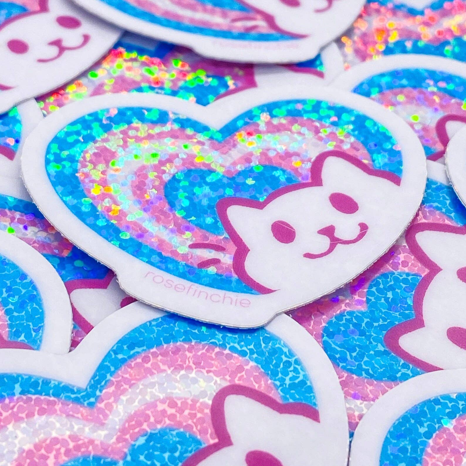rosefinchie – Engroshandel Klistermærke – Trans Pride Kattehjerte - 5 cm LGBT Glimmerklistermærke1