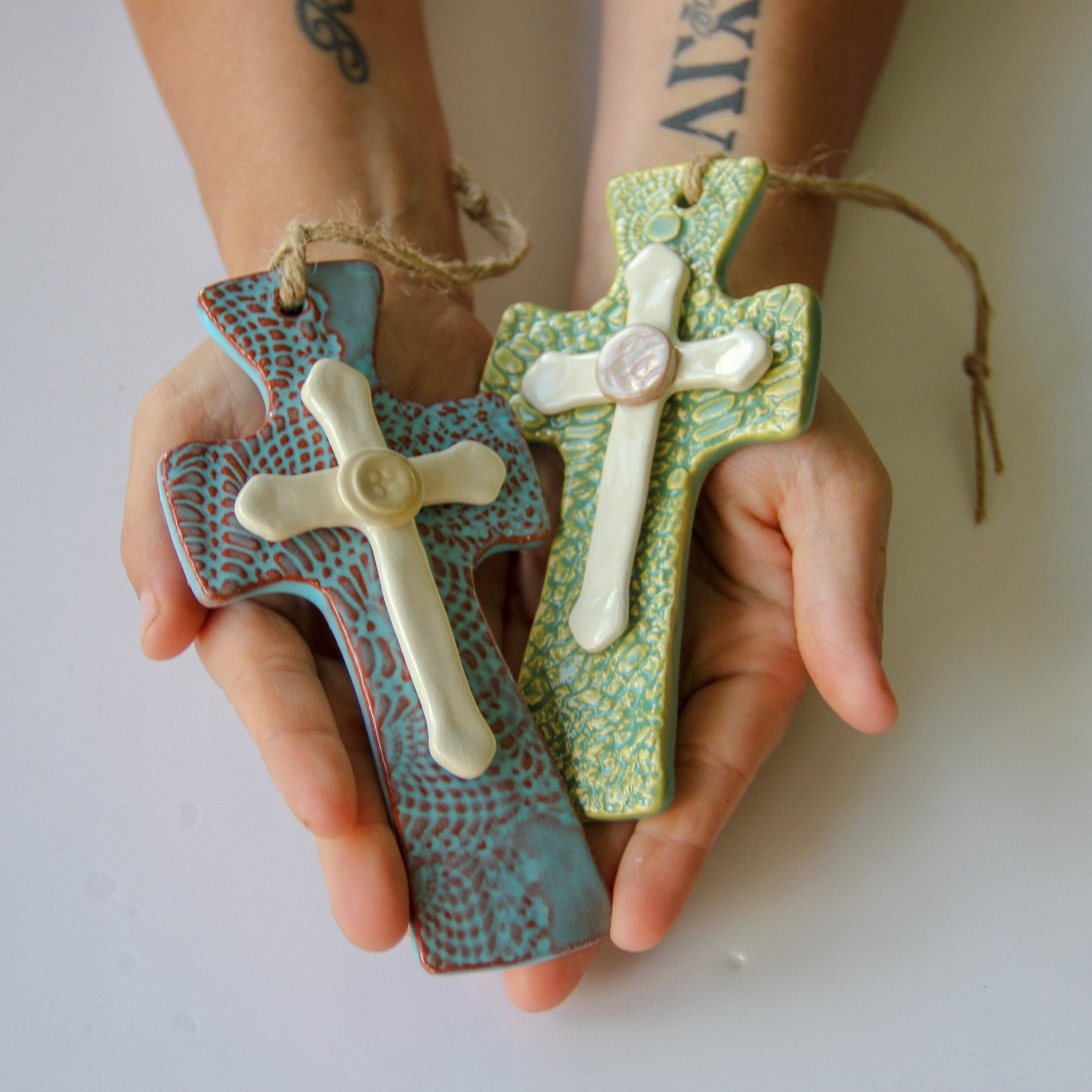 Prodigal Pottery – wholesale Väggkors – Handgjord Trinity-kors i kan anpassas i färg7