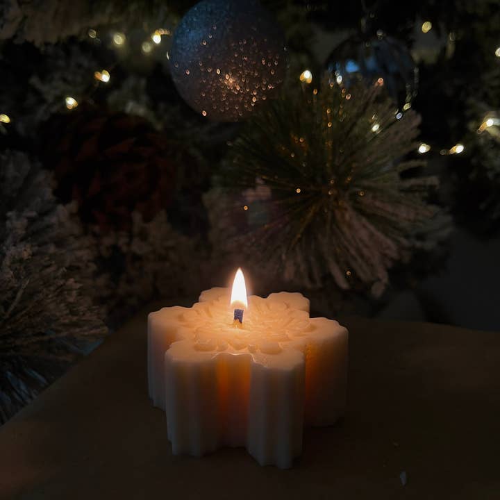 Hi Sunday Collective - Wholesale Novelty Candle - Snowflake Christmas Winter Novelty Candle9