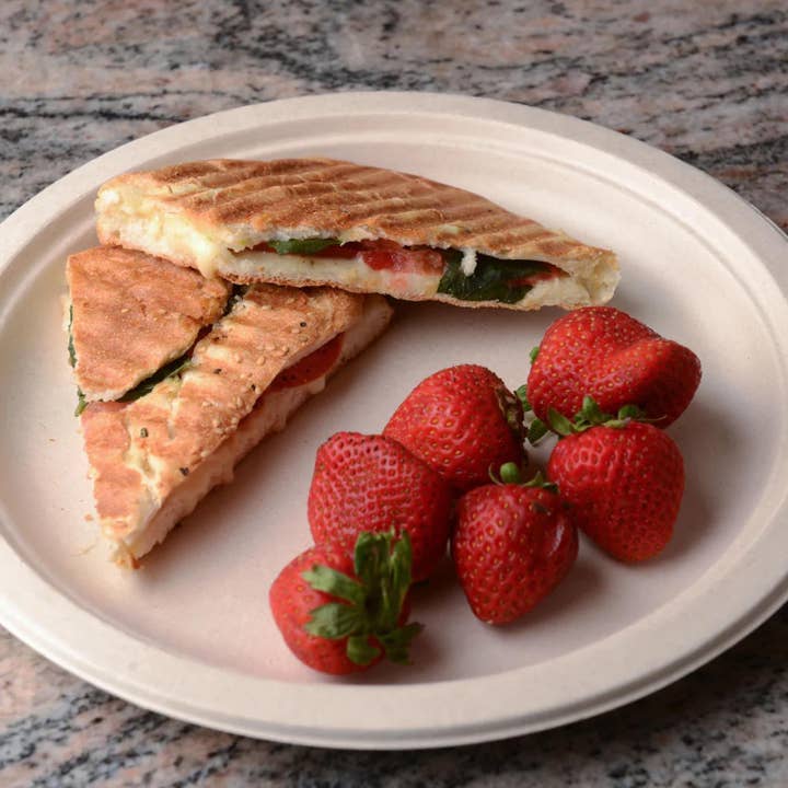 EcoQuality - Wholesale Disposable plate - 7" Round Compostable Natural Sugarcane Plates5