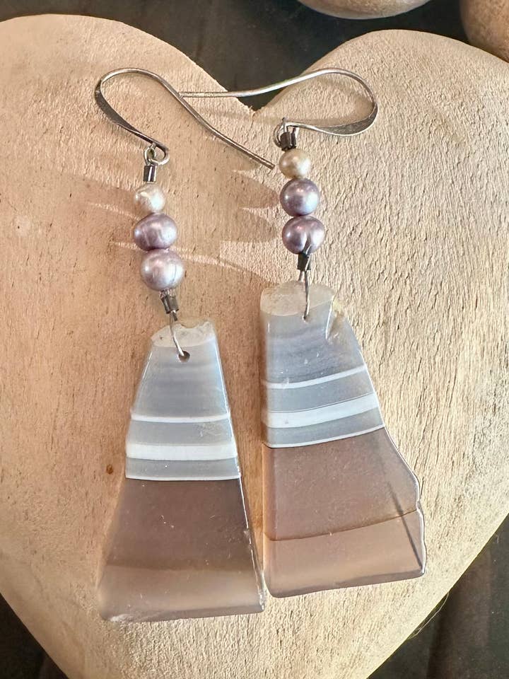 Skiver af stribet agat øreringe for engroshandel hos Satu Koru