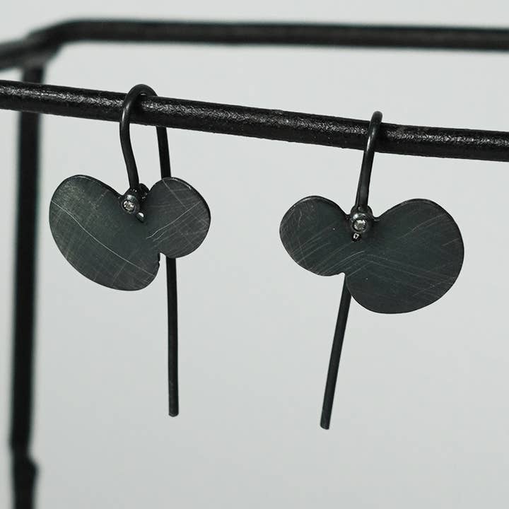 Pendientes De Plata Oxidada Y Diamantes Colección Pètals para venta al por mayor de Tass Joies España