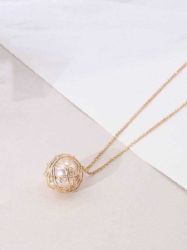 IDENTIQUE À L'IMAGE Collier à Perles Creuses en vente sur Faire3