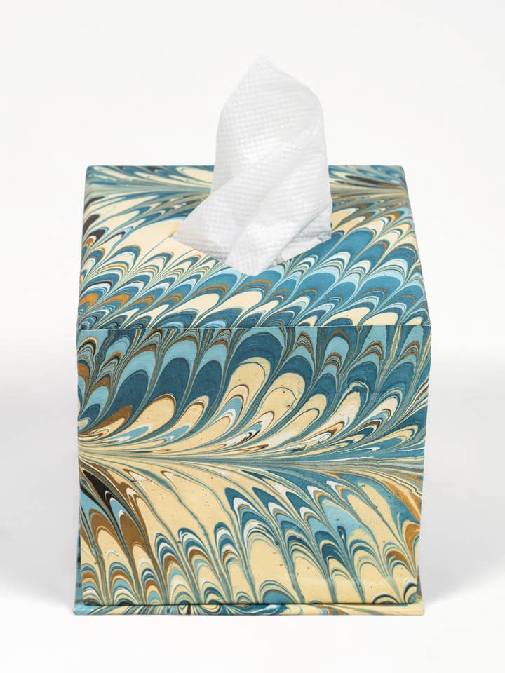 Copri scatola di fazzoletti marmorizzato a mano in piume di Nila per la vendita all'ingrosso da parte di Inner Child