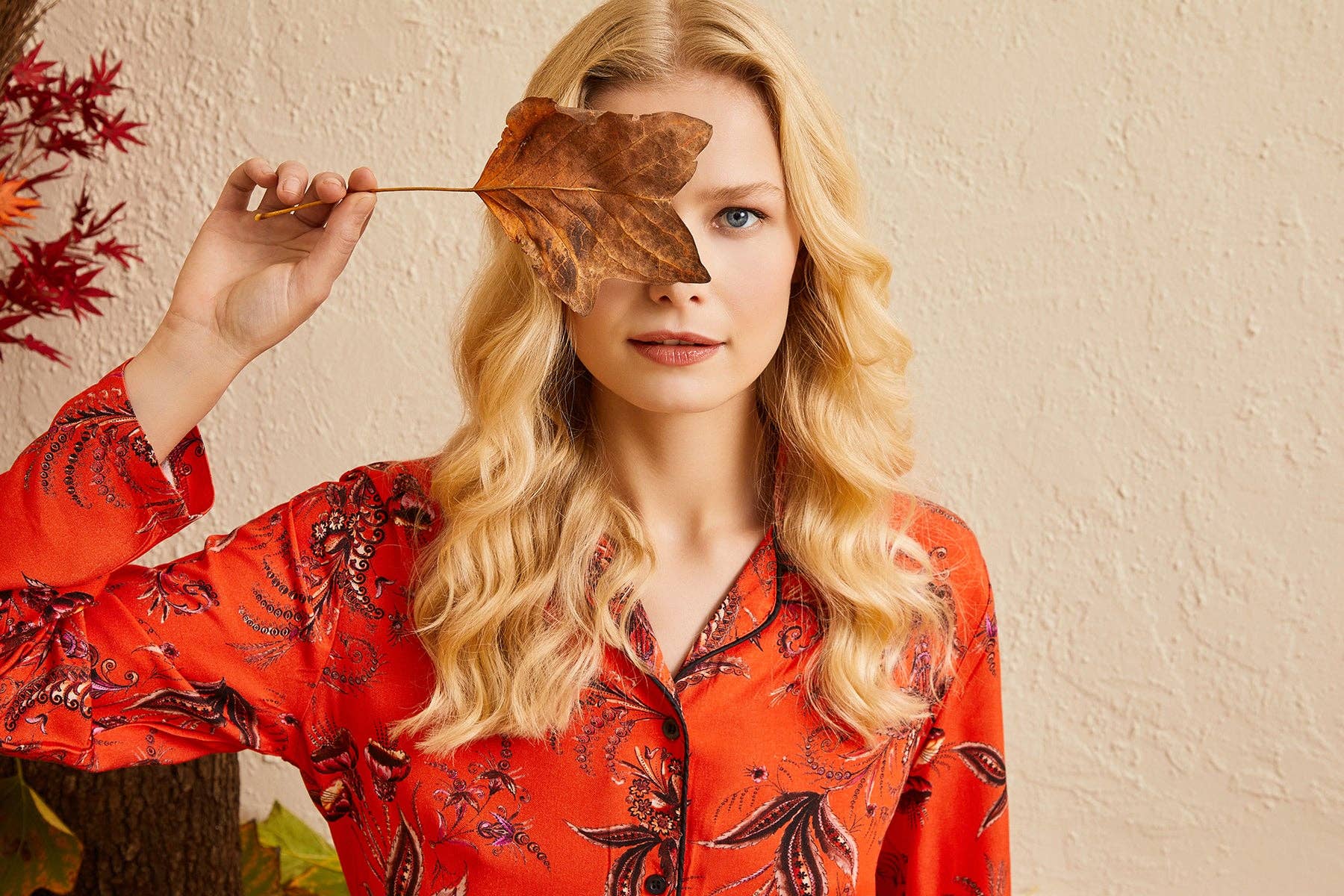 ENNA MODA – wholesale Sleepwear set – Women's – CORAL RED FLORAL DESIGN FRONT BUTTONED LONG PYJAMA SET1