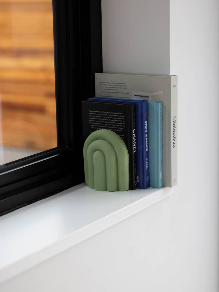 Bogstøtte med bueformet design for engroshandel hos Luxe Home Decor Ltd