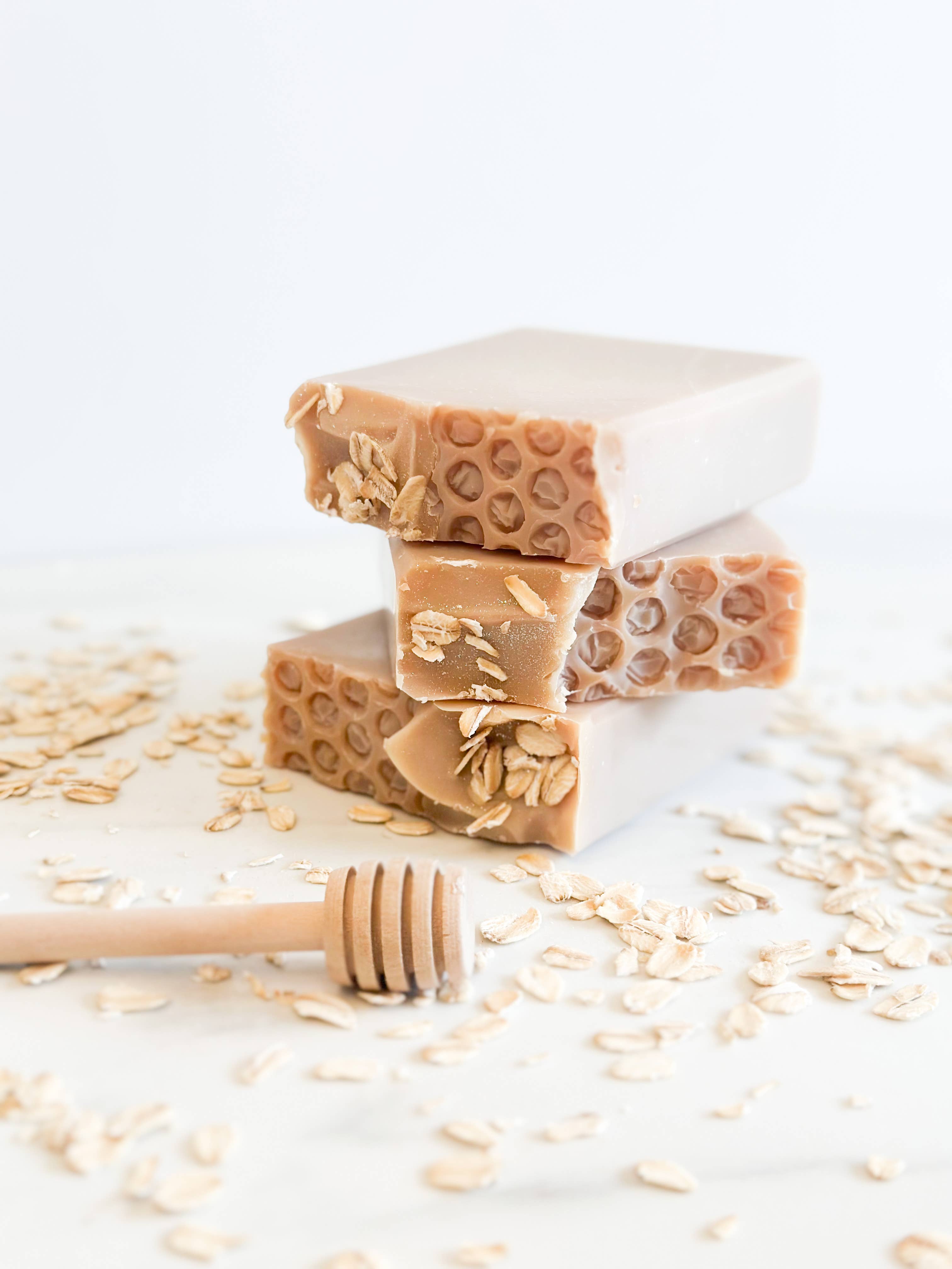 The Crafty Roses - Wholesale Bar Soap - Oatmeal Milk N’ Honey Soap Bar