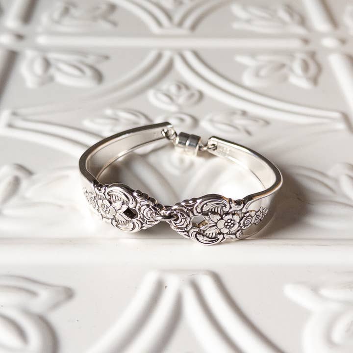 Bracelet de manche de couverts Distinction pour la vente par Girl Ran Away With the Spoon