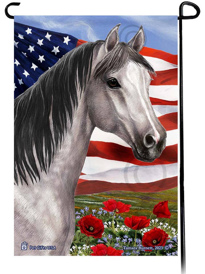 Quarter Horse Grey — Gartenflagge mit patriotischen Blumen für den Großhandel von Pet Gifts USA, LLC