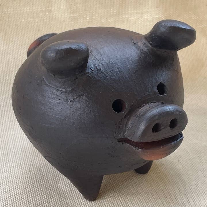 Tesoros Trading Company - Venta al por mayor Figura decorativa - Cerdo de tres patas de arcilla oscura, Chanchito