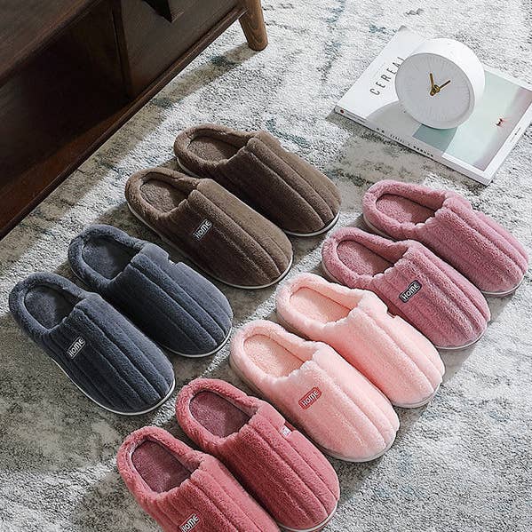 Warme rutschfeste Hausschuhe in Unifarben für drinnen und andere Ergebnisse für chausson im Großhandel. Kostenlose Rücksendungen und 60-Tage-Zahlungsziel auf Faire im Trend auf Faire.