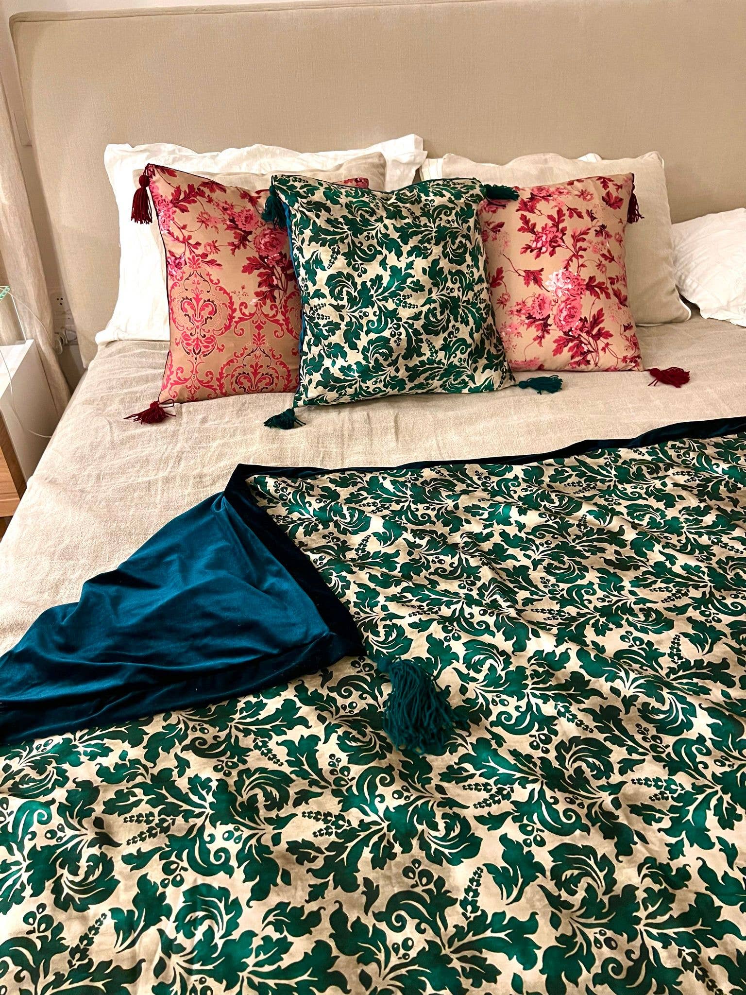 La Vie En Rose - C.I.D.A. s.r.l. - Wholesale Throw/Decorative Pillow - Baroque ruby beige cushion - Home Design4