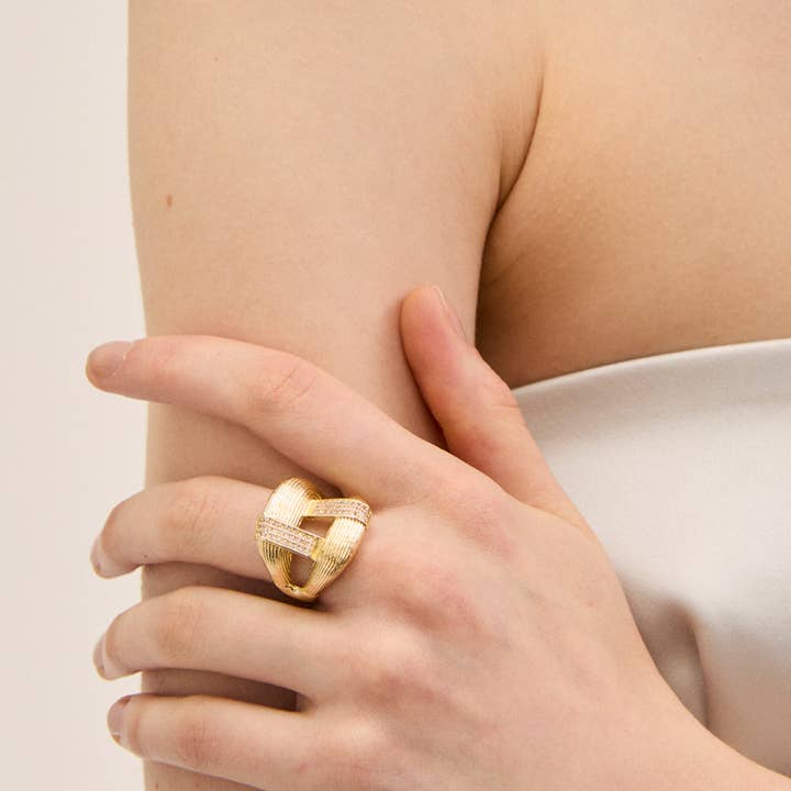 ANILLO A RAYAS TRENZADO ORO/PIEDRAS TRANSPARENTES - N64 para venta al por mayor de NALI'