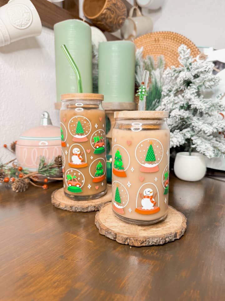 Jul snöglober - 16oz & 20oz julkopp för wholesale av Curly Tailed Designs