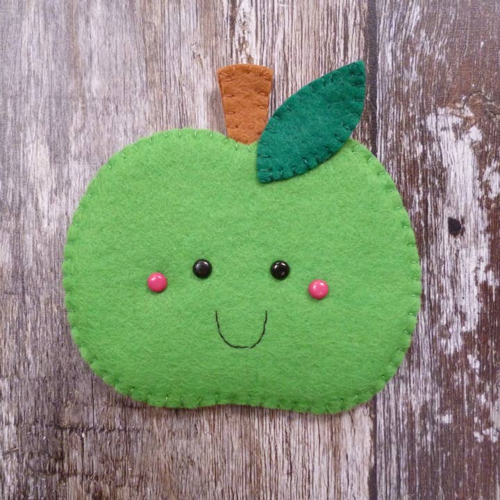 paper-and-string ltd - Wholesale DIY Craft Kit - Apple Felt Decoration Sewing Kit1
