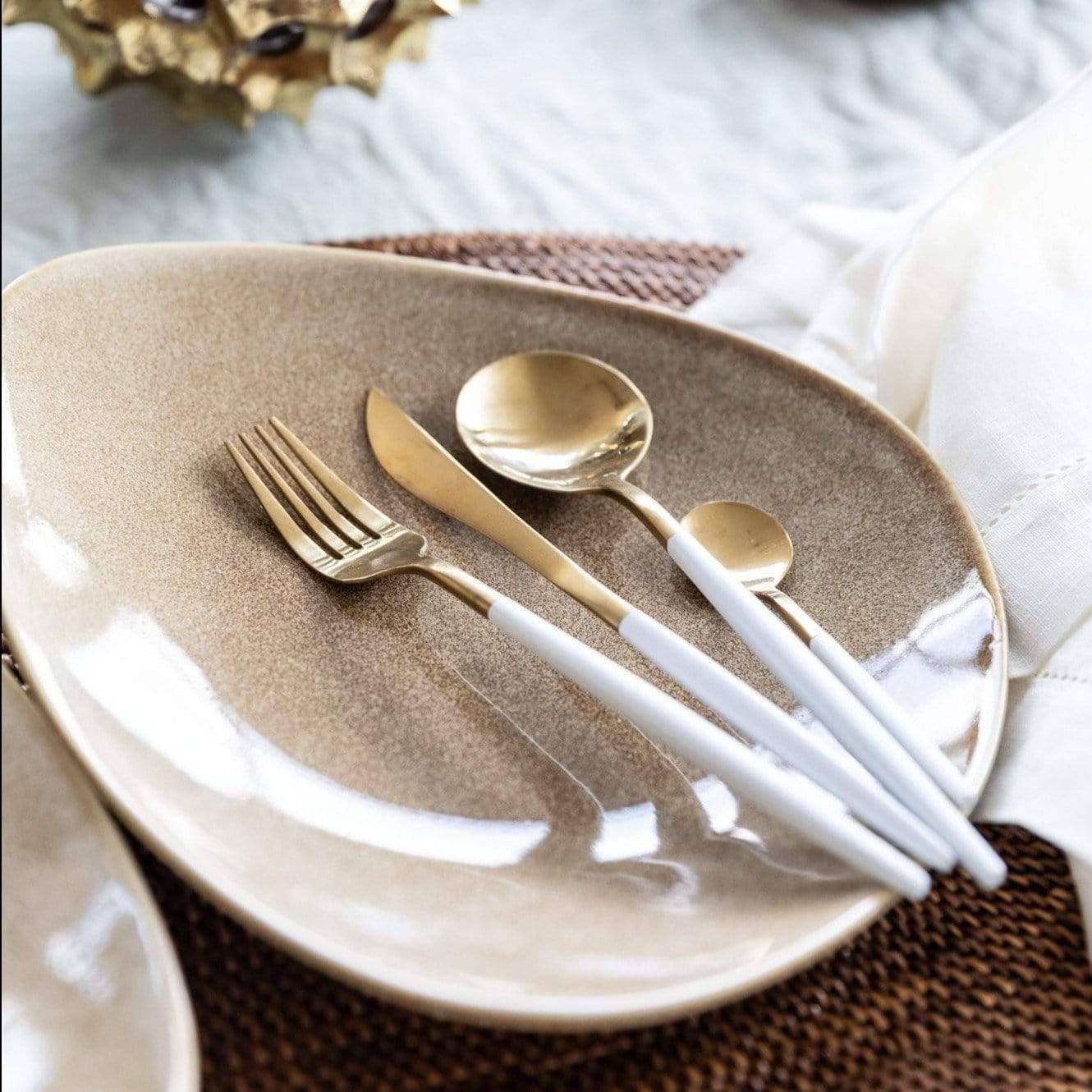 Articture - Wholesale Dinnerware Set - Topaz Dinnerware Set (Set of 12 plates)7