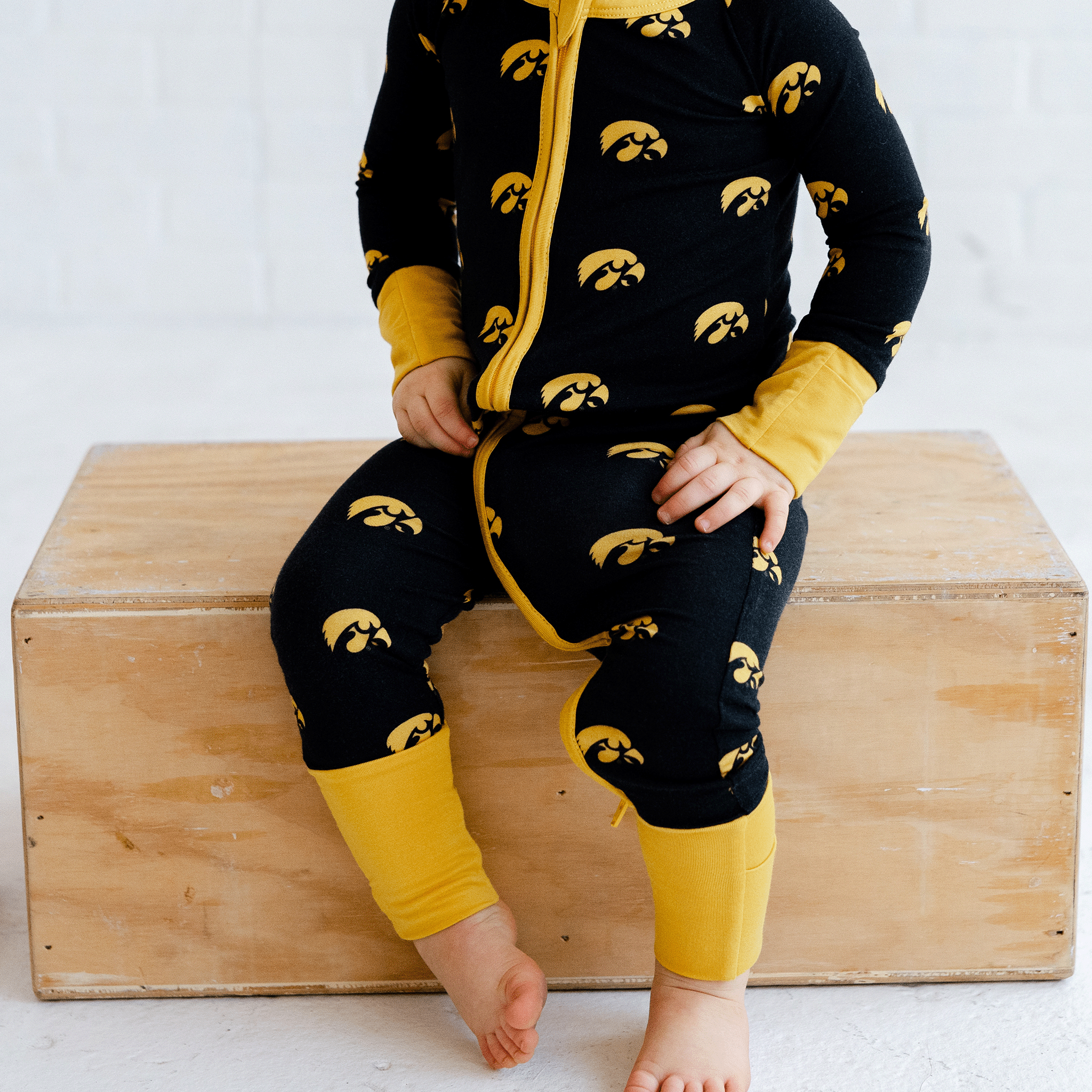 Tailgate Tikes - Wholesale Jumpsuit - Baby - Iowa Hawkeyes Double Zipper Onesie4