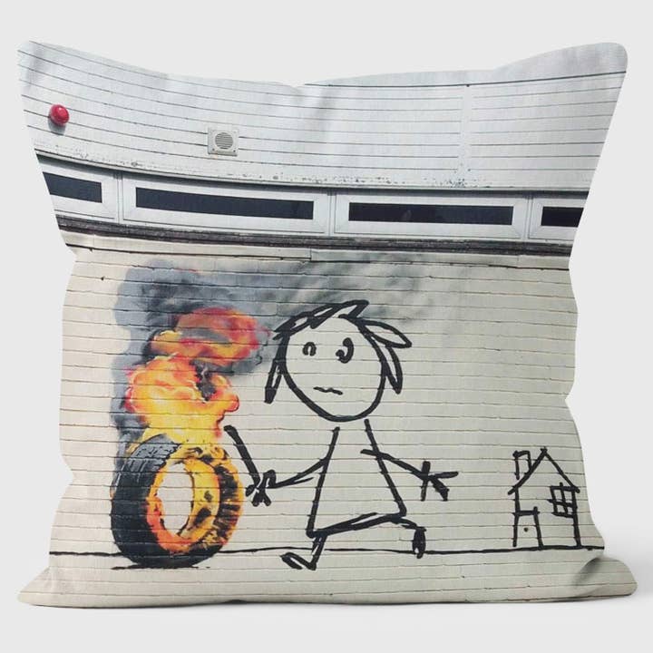 Burning Wheel - Inspiré de Banksy - Coussin artistique graffiti pour la vente par ART CUSHIONS