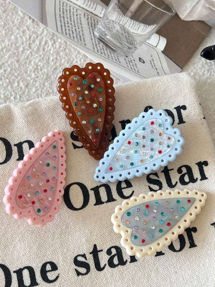 Barrette Cœur à Pois en Strass Coloré DP25E877 pour la vente par Dipped Shop