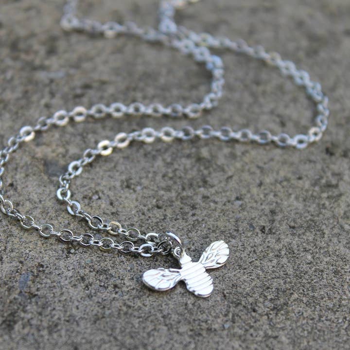 Collier Bee en Argent pour la vente par Vintage Acorn