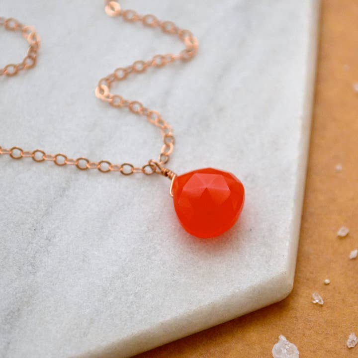 Collier Juicy Fruit - collier solitaire calcédoine pamplemousse rubis pour la vente par Foamy Wader