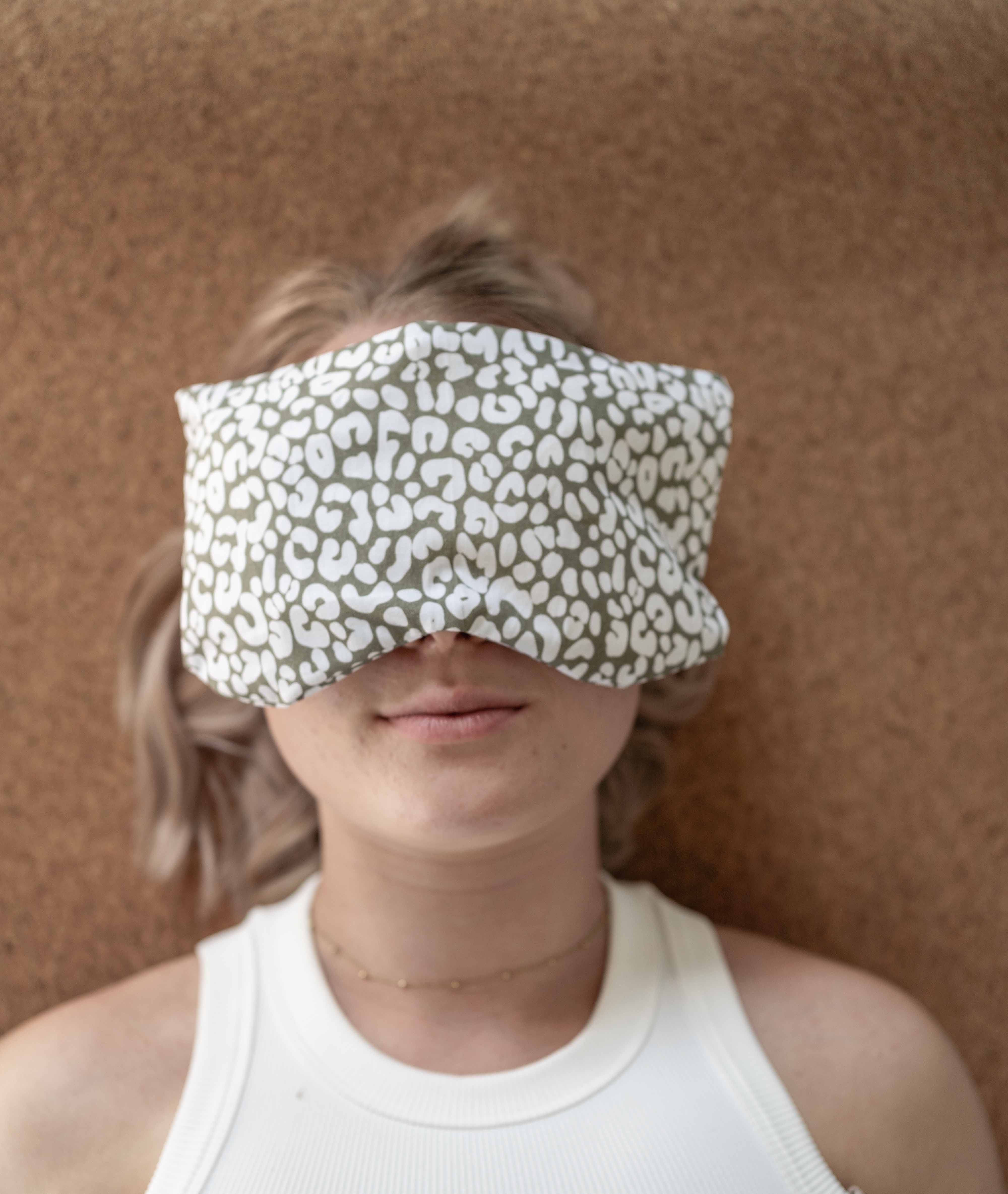 Tochter von Walter – Engroshandel Søvn-/øjenmaske – Øjenpude med leo-mønster i salviegrøn5