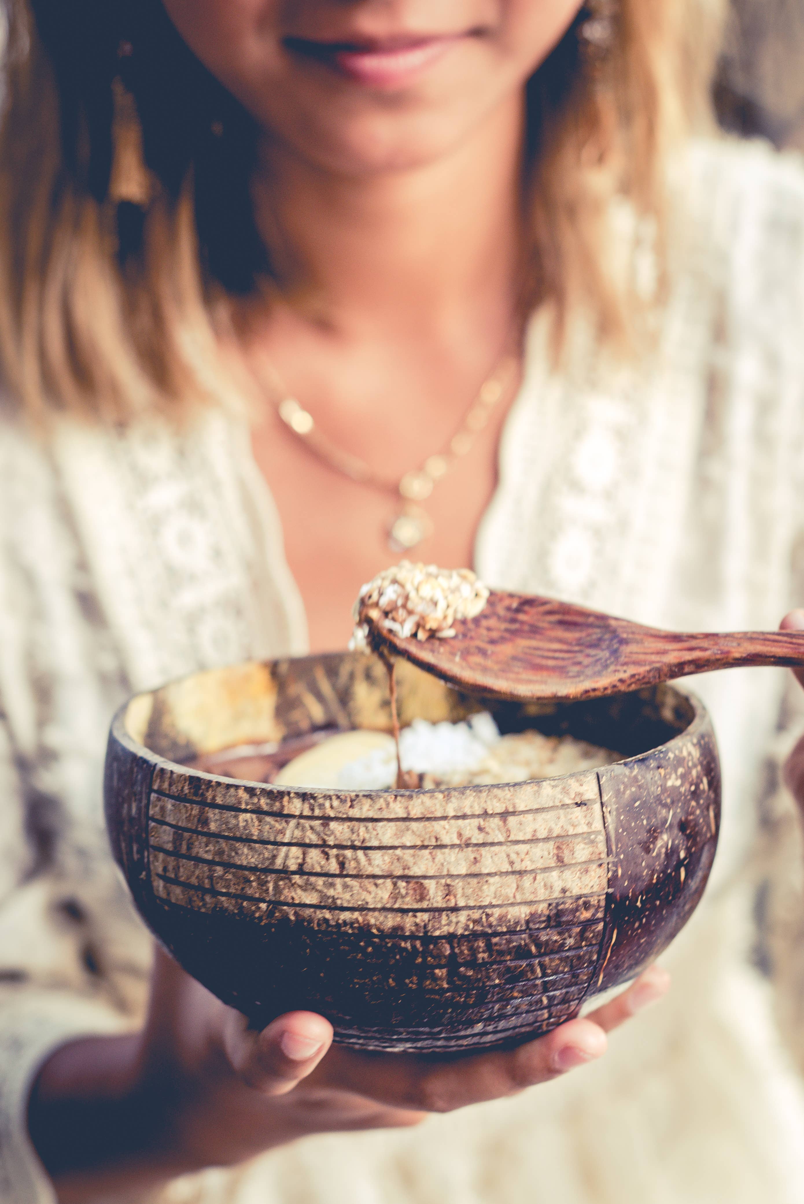 Jungle Culture – wholesale Skål – Miljövänliga kokosskålar och träsked (Coco Shell Bowl)3