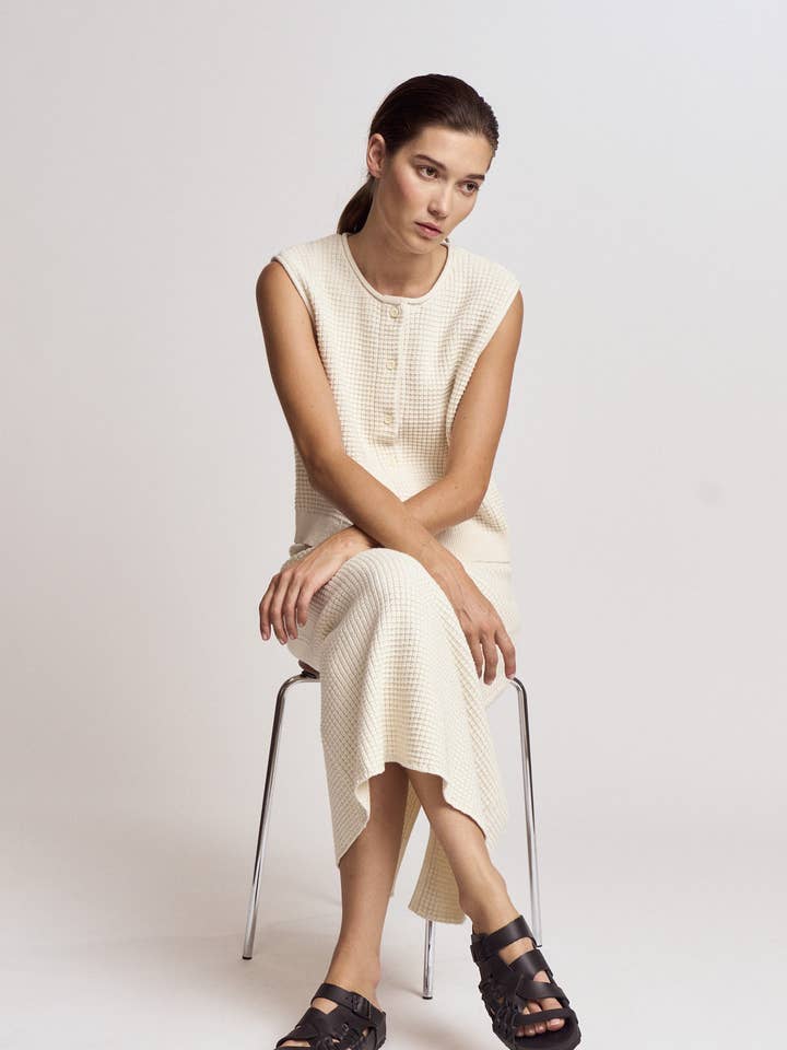 42156 - RUTIG STICKAD VÄST för wholesale av Grade & Gather