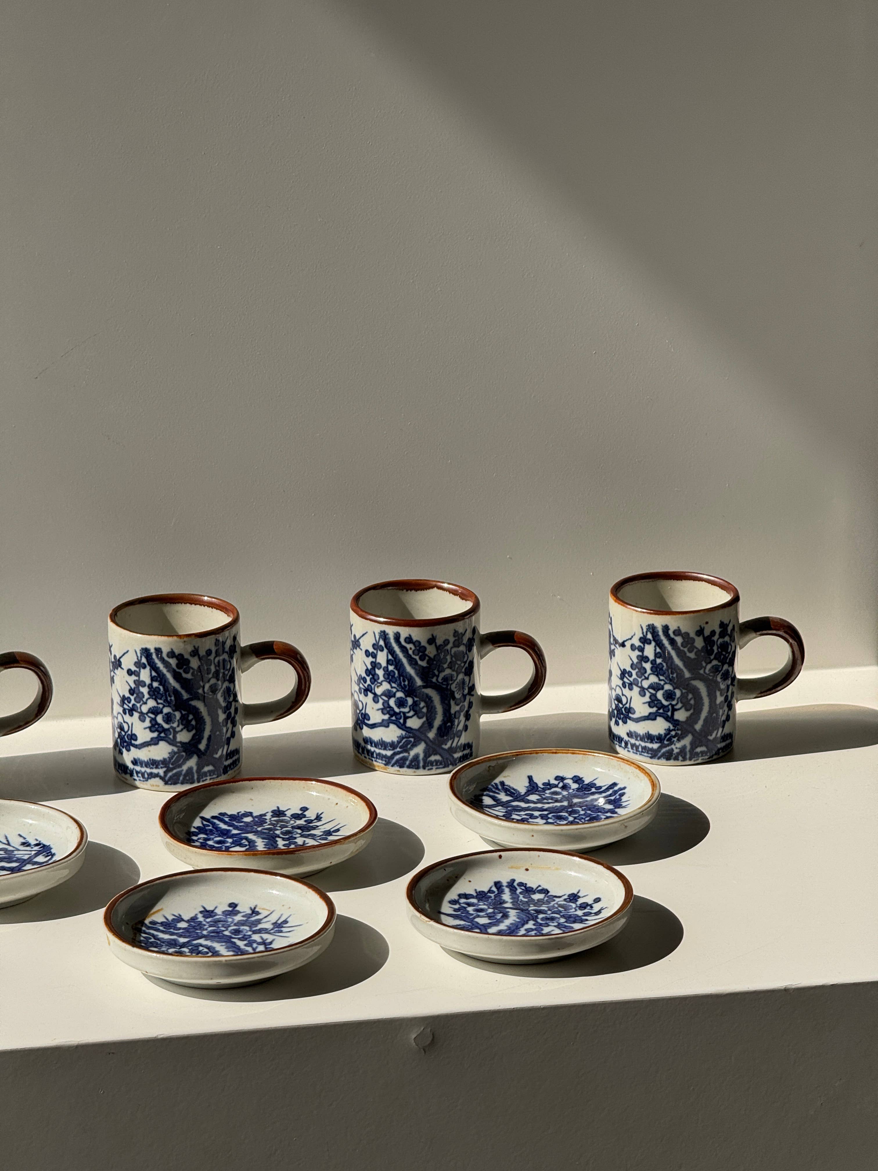Blue Set of 4 small cups and their saucers with landscape decoration for wholesale on Faire22