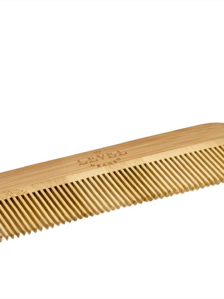 Peigne à barbe en bambou à dents fines écologique pour la vente par Level Headed Pomade