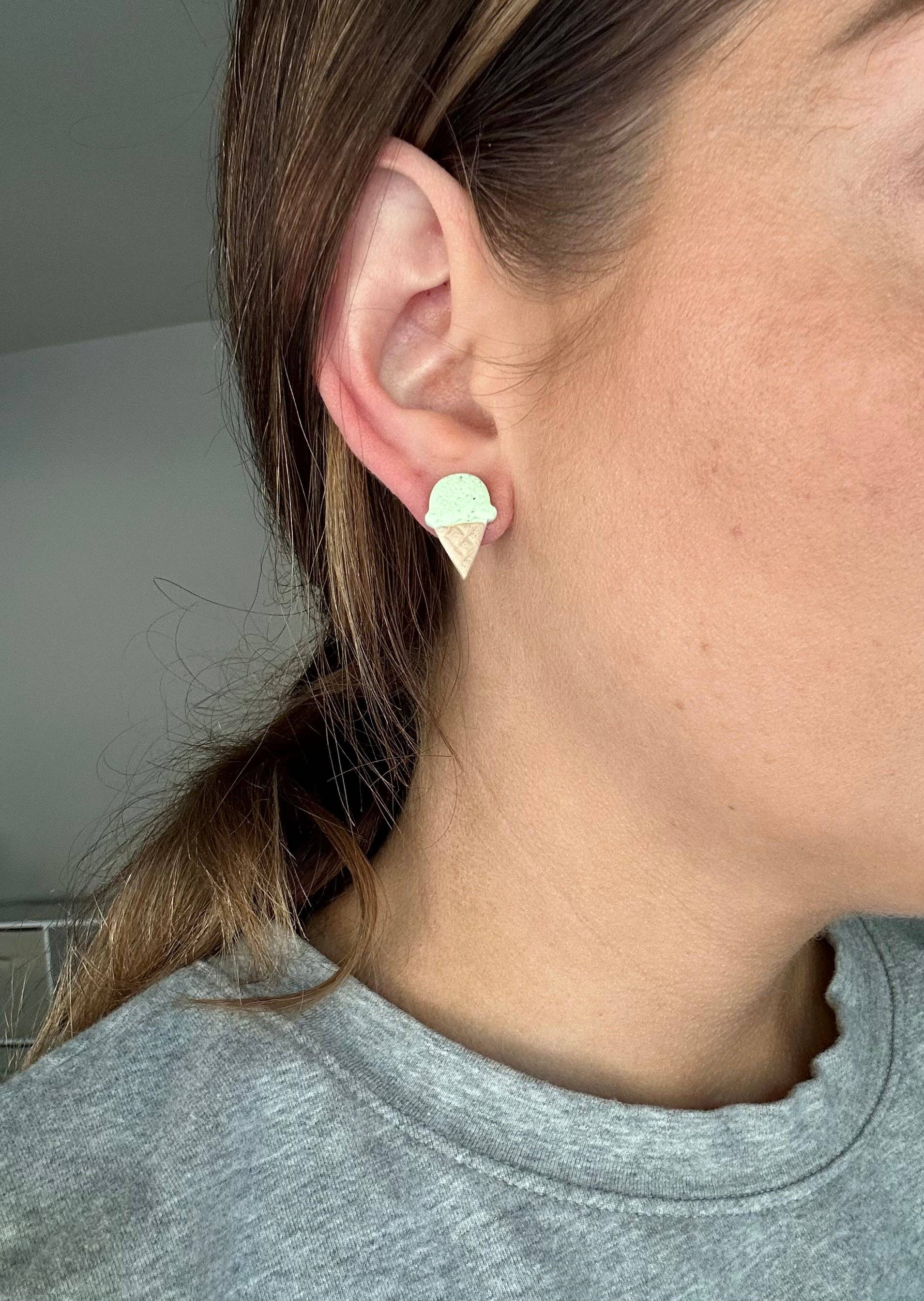 Mellow Dove Designs – Engroshandel Ørestikkere – Ice Cream Cone Stud øreringe | Boho sommerlerøreringe4