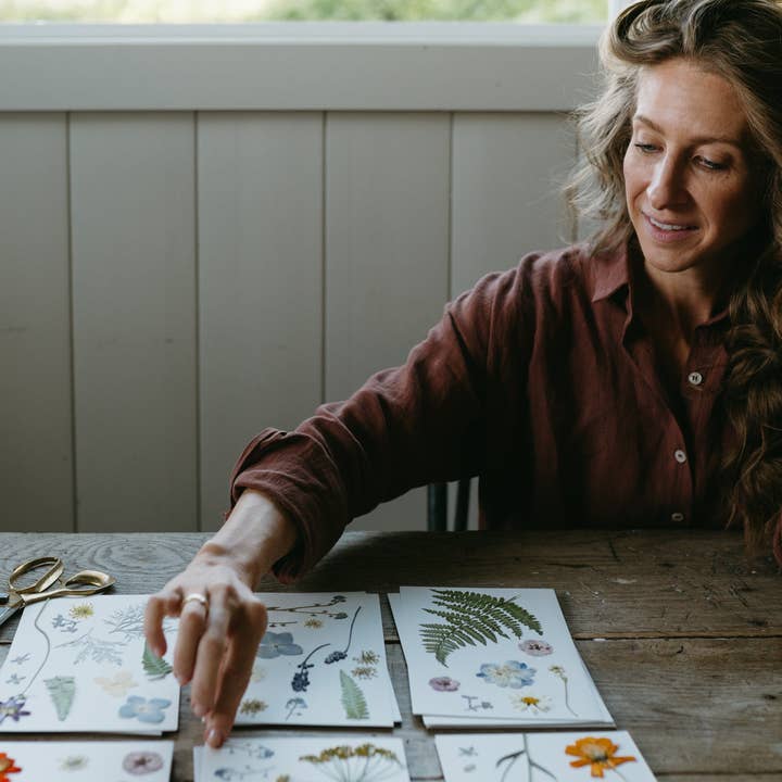 Flowerie - Wholesale DIY Craft Kit - Linen Flower Press: The Forager's Book of Wildflowers6