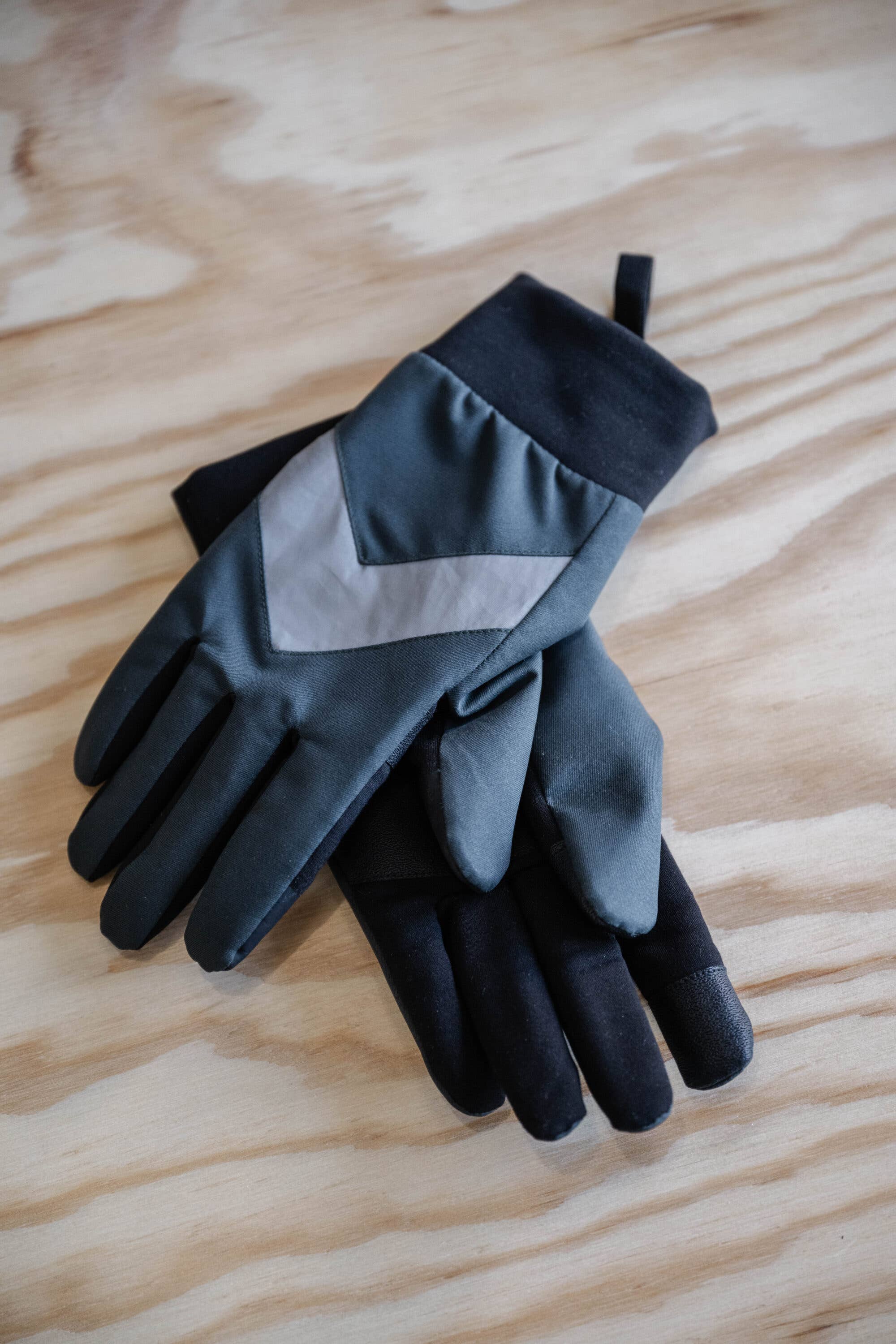 RAINETTE - Wholesale Gloves - Unisex - Reflective, Waterproof, and Warm Gloves4
