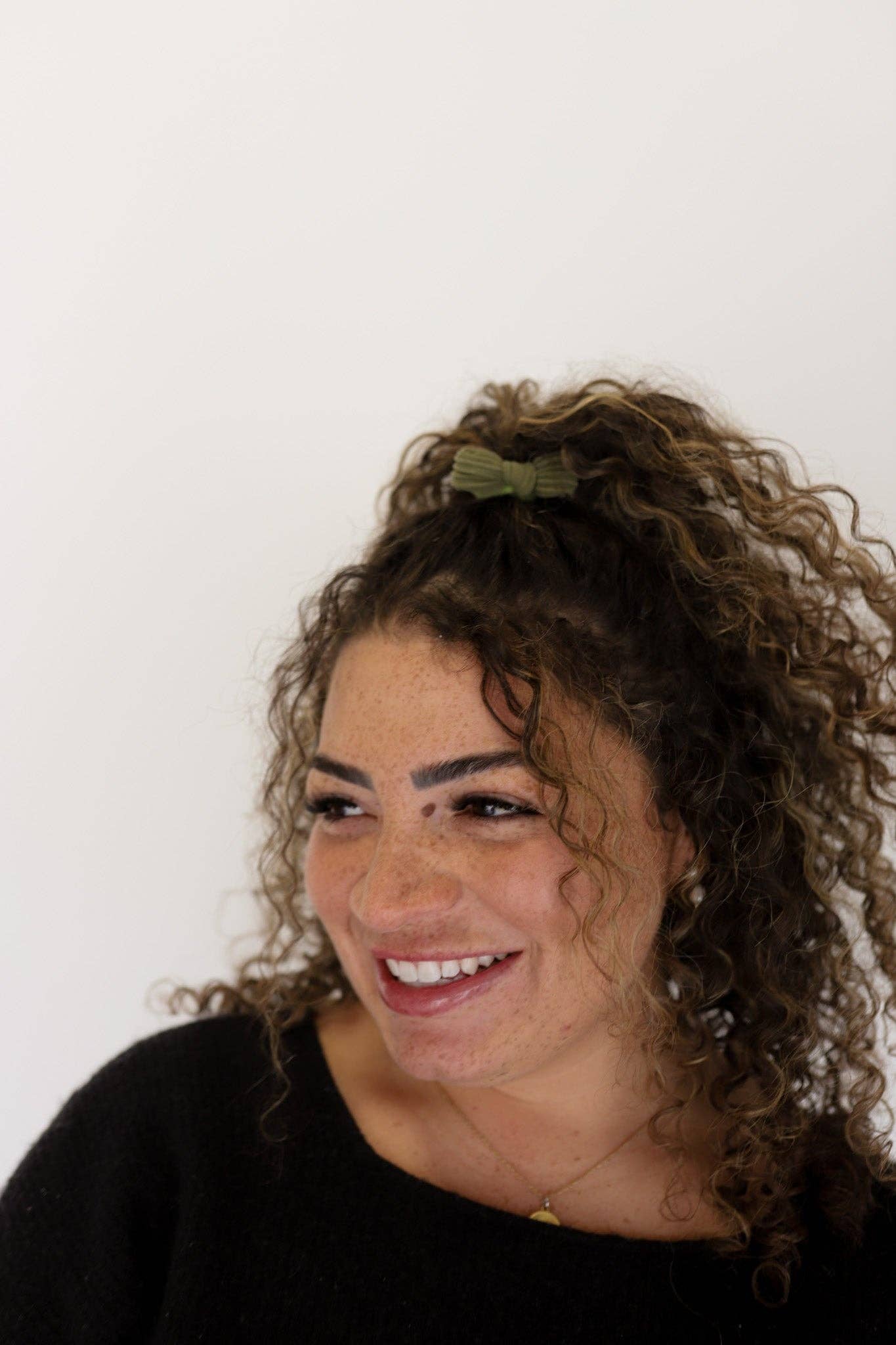 KAXI – wholesale Hårsnoddar – Dam – Tvåfärgade rosetter med bakåtslickat hårband34