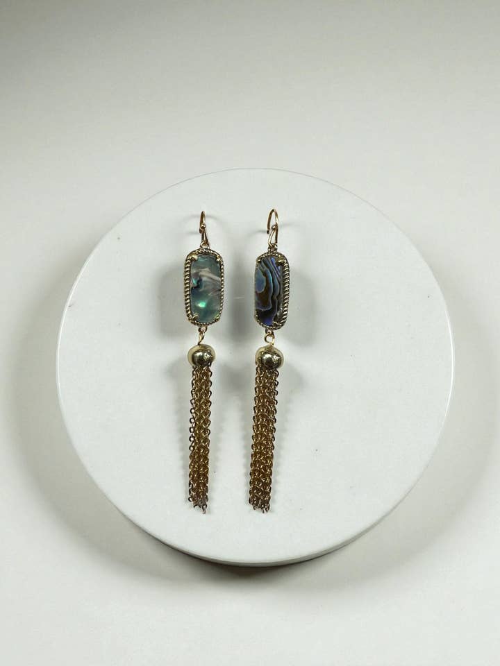 2,5” abalone ørering med guldkvast for engroshandel hos Ava Capri