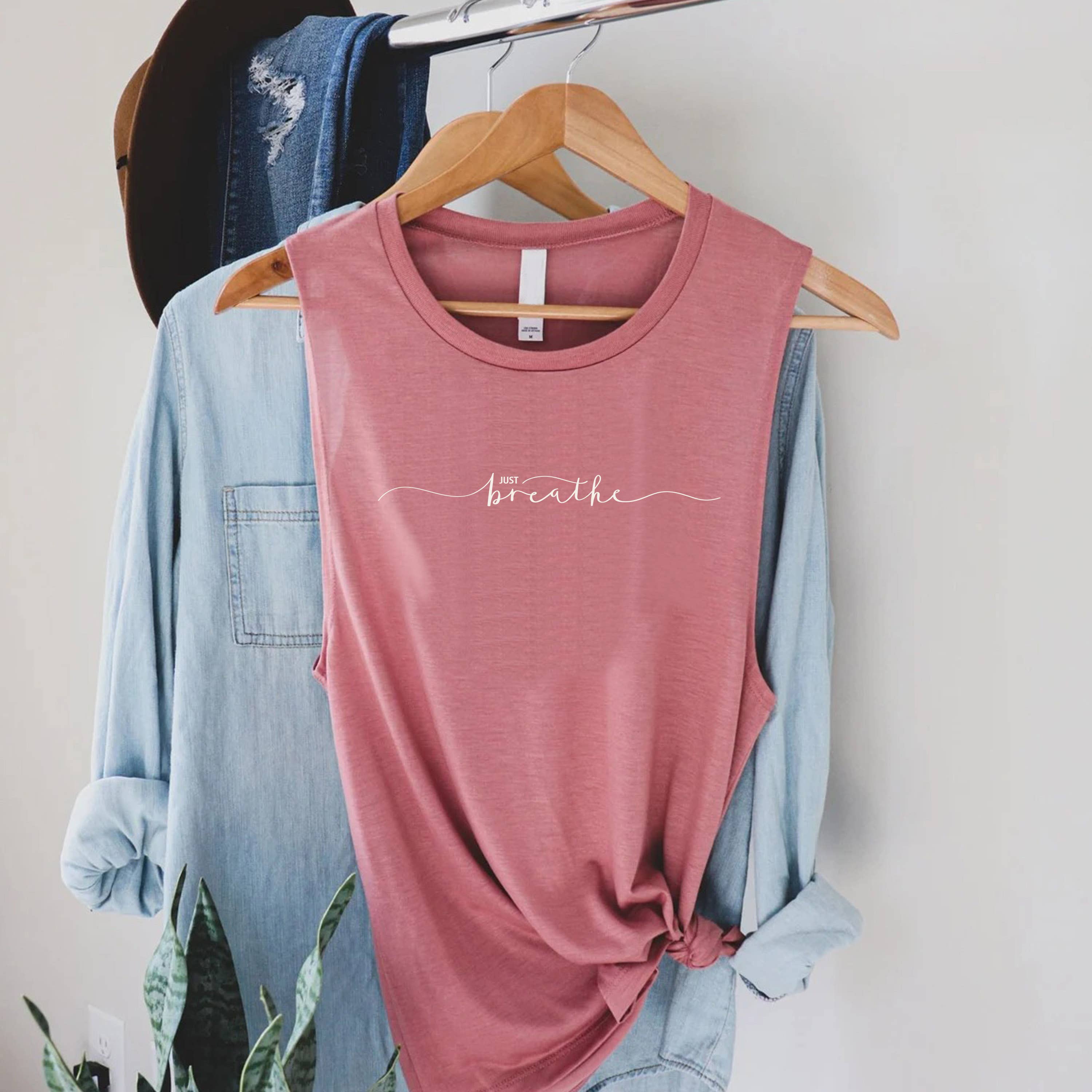 STARCHIS - Vendita all'ingrosso Canotta - Donna - Canotta grafica "Just breathe" STT-Y5008M2