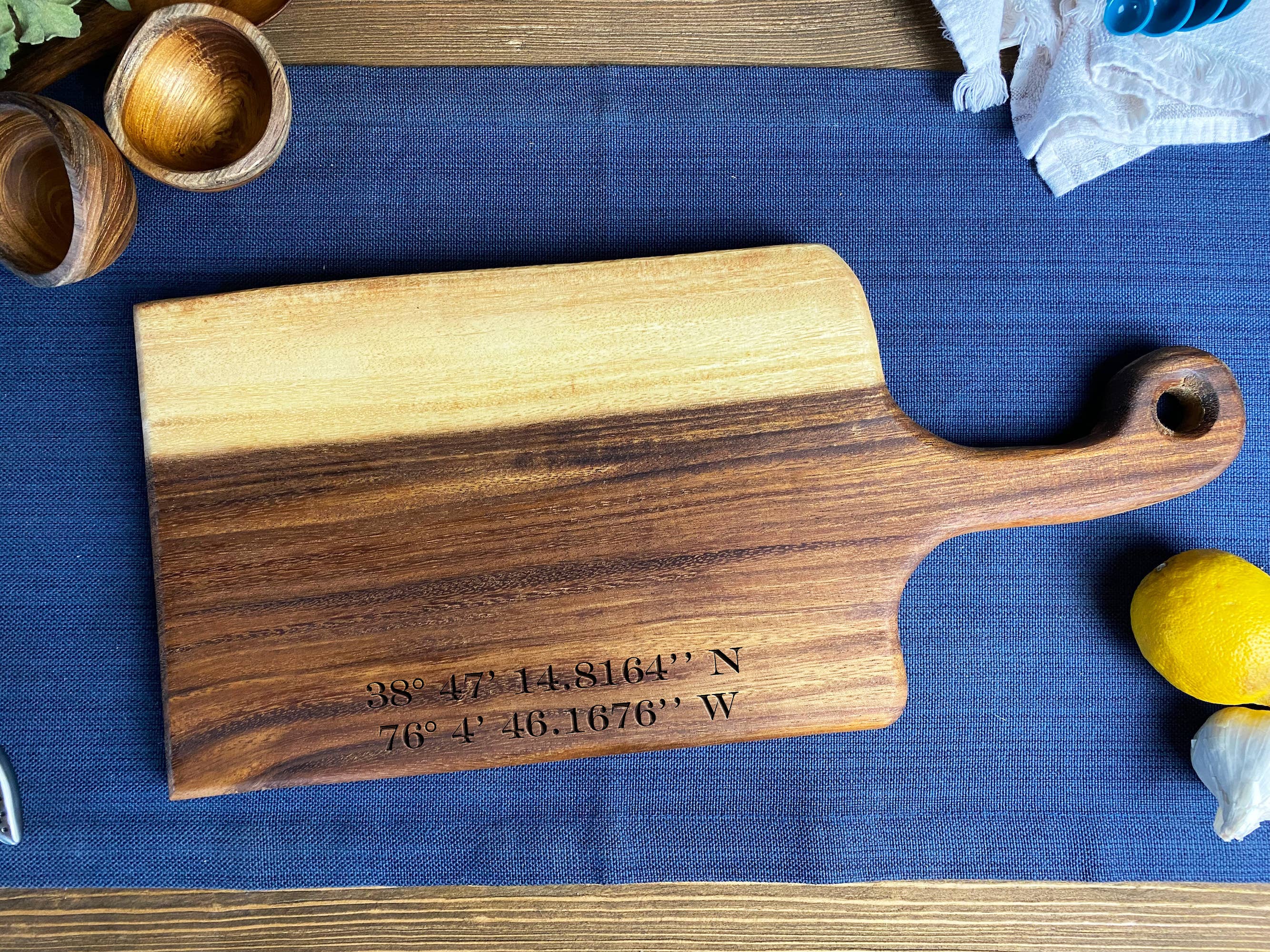 Tuckahoe Hardwoods - Wholesale Cutting Board - Medium Live Edge Board with Handle1