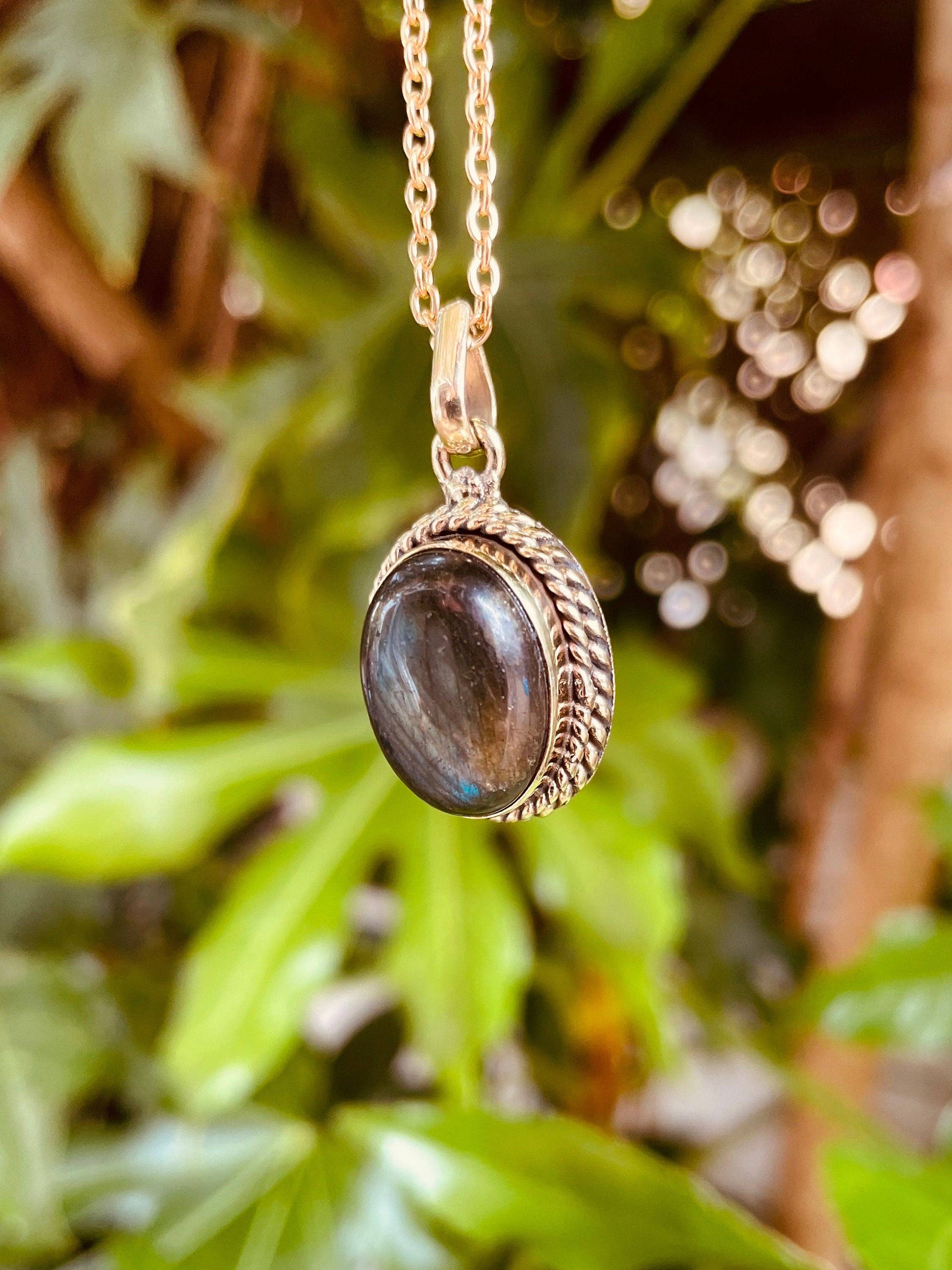 Kaali Boutique – wholesale Pendant/charm necklace – Labradorite Necklace Gold Chain Brass / Simple / Classic / Hypoallergenic / Boho / Crystal Jewelery / Ethnic / Hypoallergenic / Illuminati1