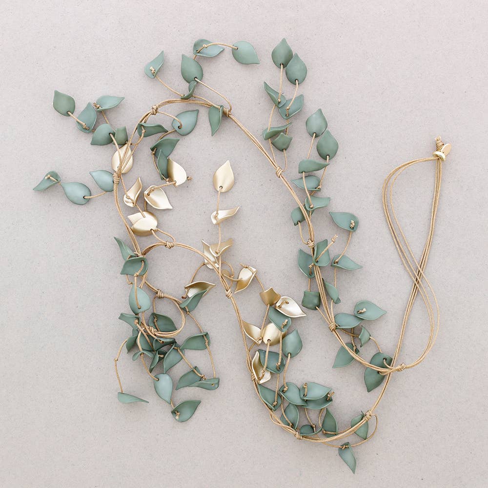 Sonata – Colar com abas por atacado – Colar Longo com Pendentes de Pétalas de Resina1