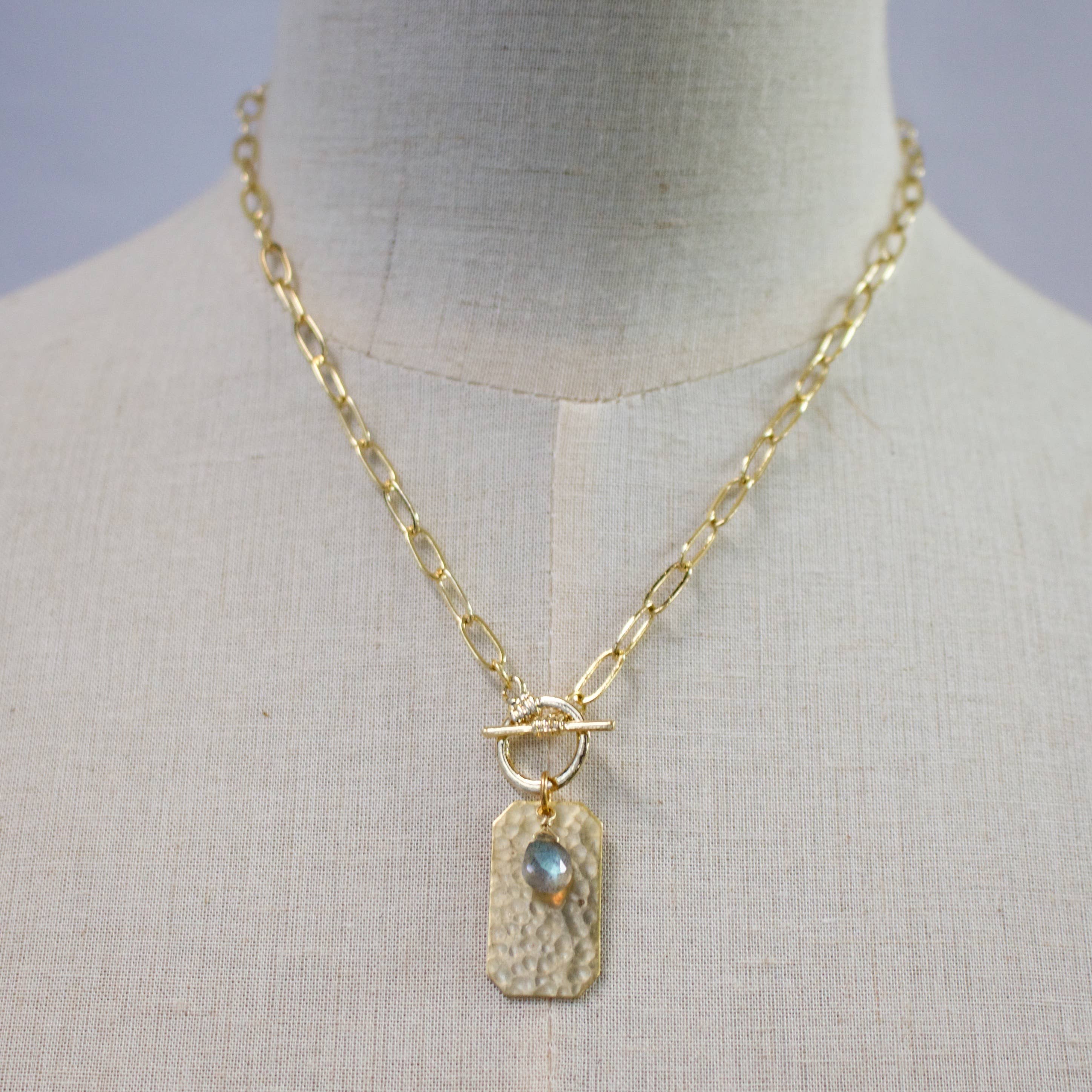 a.v. max - Wholesale Pendant/Charm Necklace - Hammered Dog Tag|Semi Stone & Toggle Closure|Gold|17"0