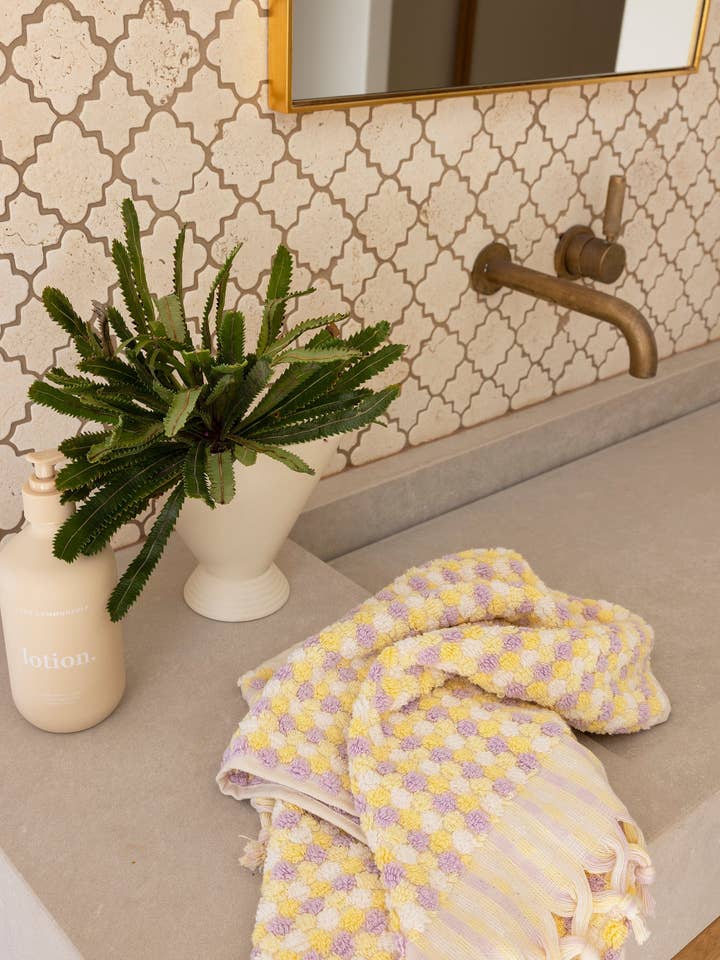 FULL BLOOM HAND TOWEL for wholesale by Nazire