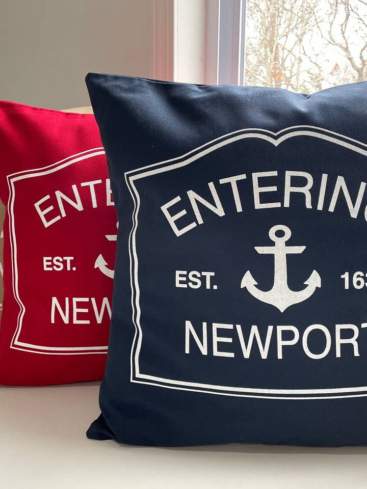 Kussen „ENTERING NEWPORT” voor wholesale door Cape Crafter
