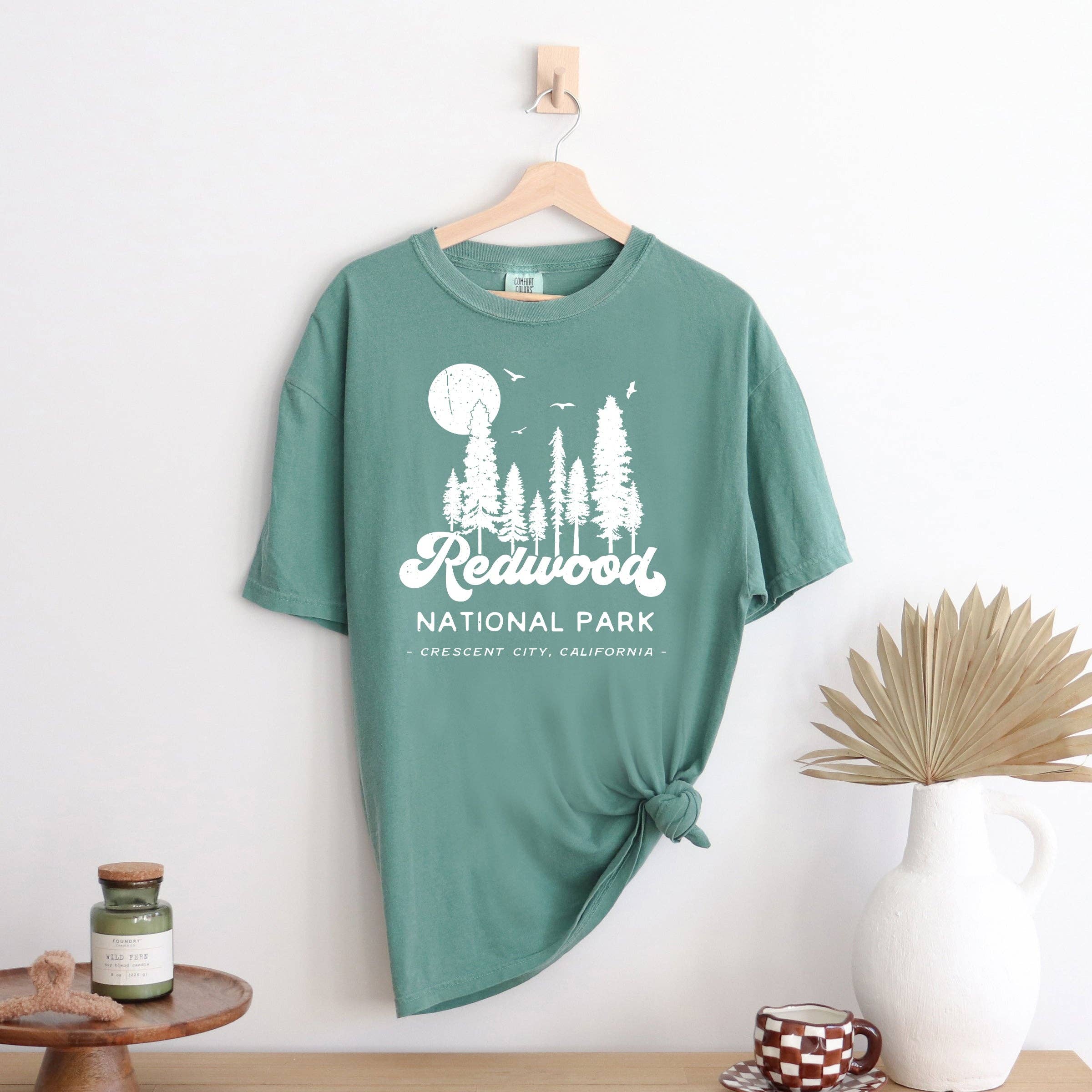 Olive And Ivory Wholesale - Vente T-shirt sérigraphié – femme - Vintage Redwood National Park | T-shirt teinté sur vêtement1