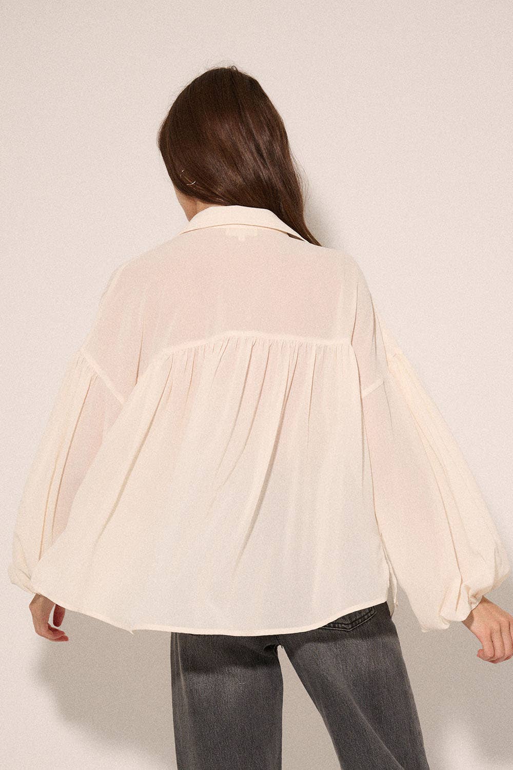 Promesa USA – wholesale Buttoned-down shirt – Women's – Solid Semi-Sheer Curve Hem Yoke Shirt7